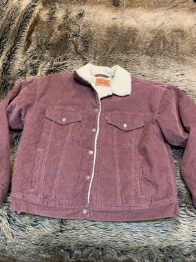 Levi’s Sherpa Lined Mauve Corduroy 90s Oversized Trucker Jacket size L